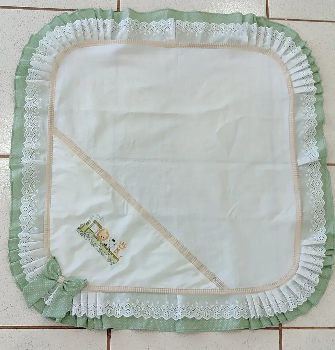 Manta De Bebê Babado Bordada Piquet Algodão Personalizada - Imagem 4